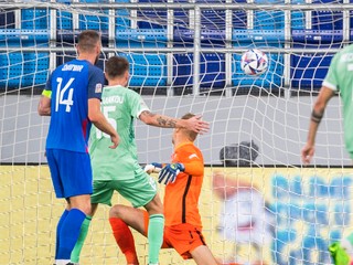 Marek Rodák inkasuje gól počas zápasu 6. kola C-divízie Ligy národov Slovensko - Bielorusko