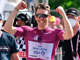 Demare si pripísal tretí tohtoročný triumf, vyhral piatkovú etapu na Gire