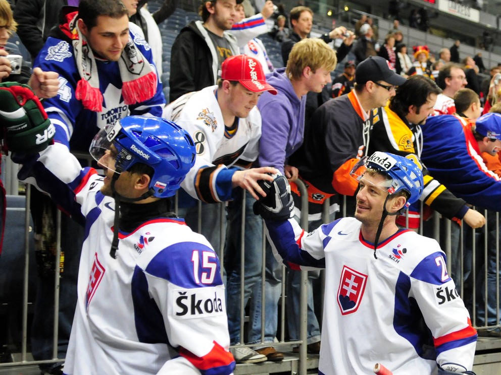Miroslav Zálešák (vpravo) na MS v hokeji 2010.