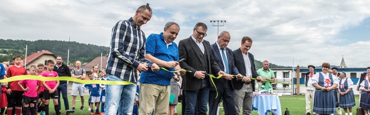 V KRÁSNE NAD KYSUCOU SA TEŠIA Z NOVÉHO UMELÉHO IHRISKA