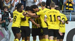 Radosť futbalistov Borussie Dortmund po strelenom góle. 