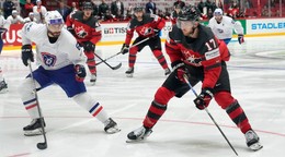 VIDEO: Pozrite si zostrih zápasu Kanada - Francúzsko na MS v hokeji 2022