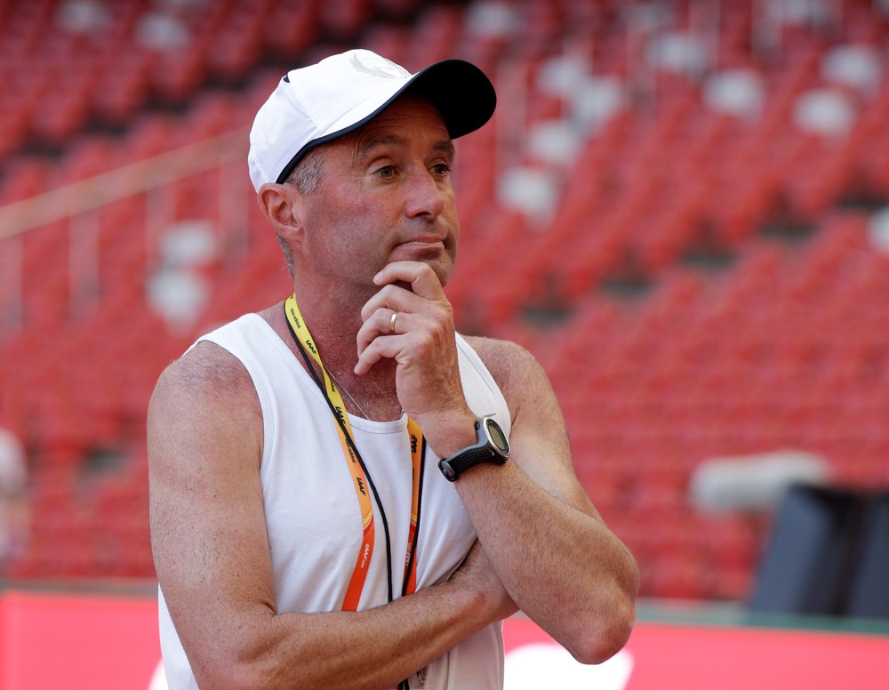 ATLETIKA Tréner Alberto Salazar dostal dištanc