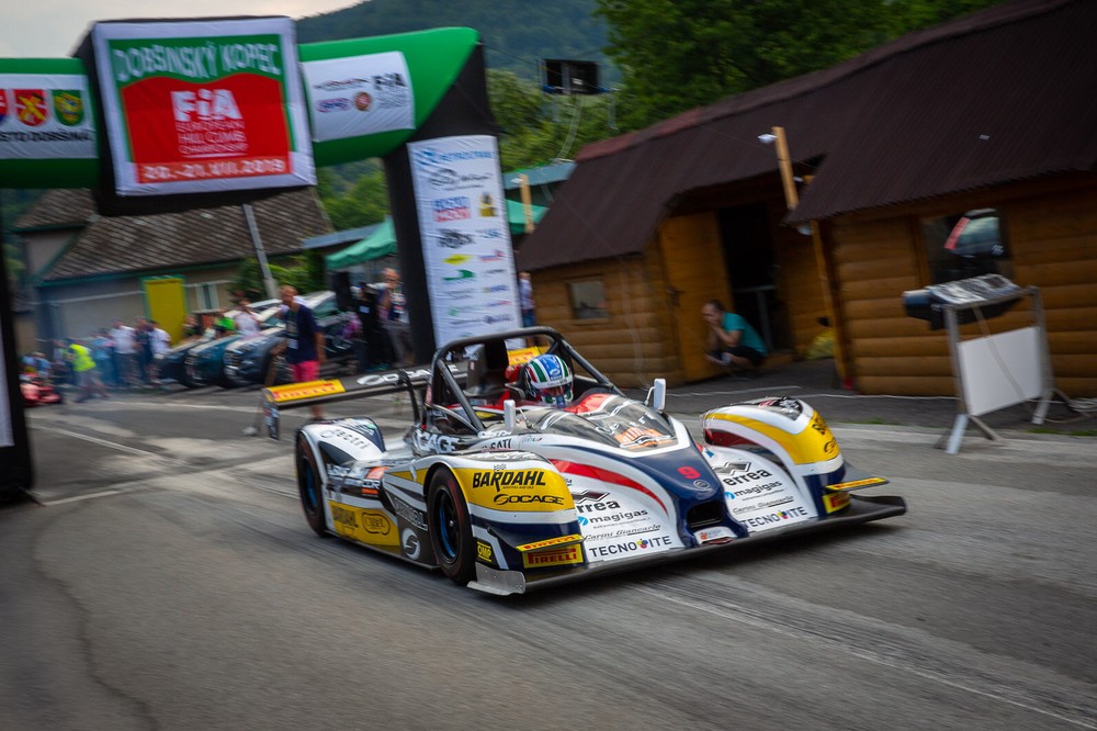 Two people were injured in a car race in Dobšina