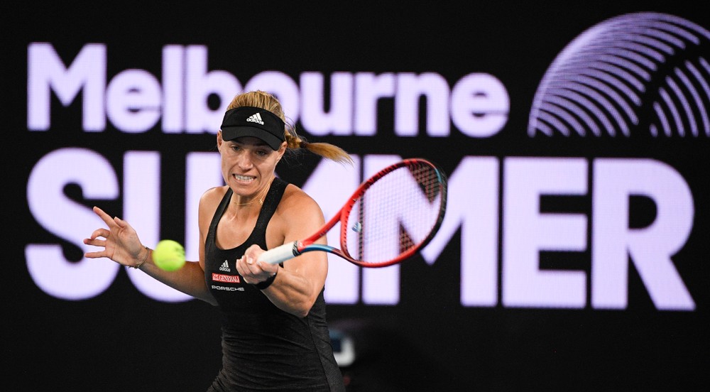 Kerberová skončila v 1. kole Australian Open, Osaková velebila divákov
