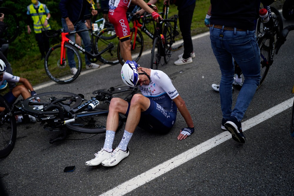 Tour de France 2021: Chris Froome po hromadnom páde ...