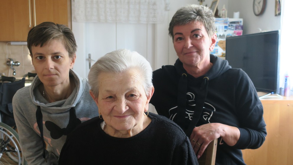 Eva Toporčáková (v strede) so svojou dcérou i vnučkou.