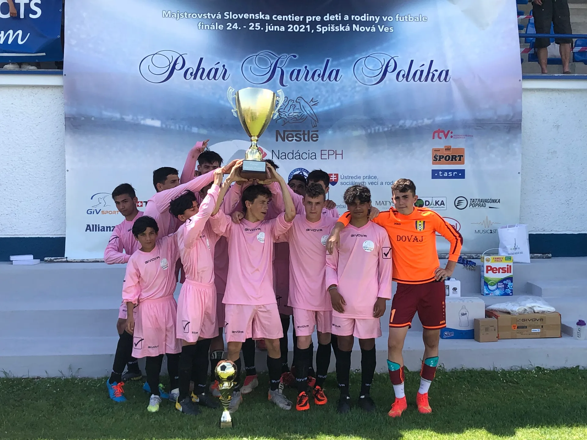 Futbal detí z centier pre deti a rodiny