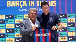 Prezident FC Barcelona Joan Laporta a Robert Lewandowski.