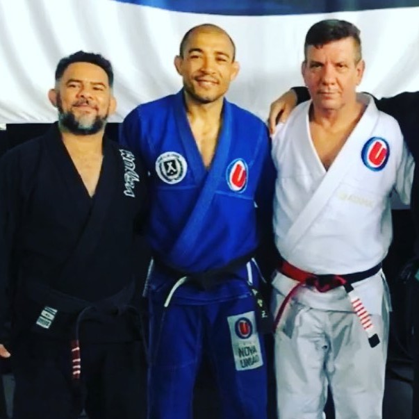 Marcio Pontes (vľavo), José Aldo a jeho neskorší hlavný tréner v MMA, Andre Pederneiras (vpravo).