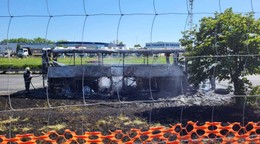Autobus zhorel do tla. Dorastenci zo Slovenska vyviazli bez zranení
