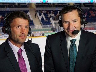 Komentátor Robert Záruba (vpravo) a hokejový expert ČT David Pospíšil.