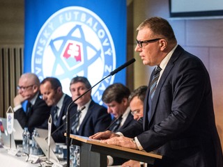 Prezident SFZ Ján Kováčik počas prejavu na konferencii SFZ v Poprade.