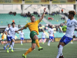 Žilinský gól v prvom semifinále proti Michalovciam zaznamenal Jaroslav Mihalík (v žltom).