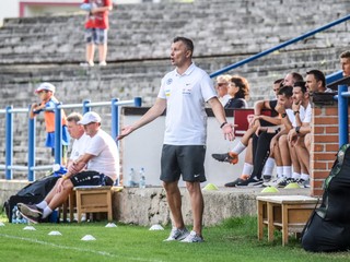 Tréner reprezentácie do 18 rokov Stanislav Macek.