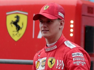 Schumacher už budúci rok v F1? Možno v menšom tíme, vraví šéf Ferrari