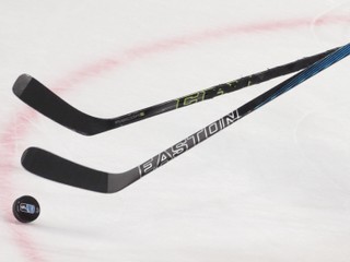 Amerika získala bronz na MS v hokeji do 18 rokov, presvedčivo zdolala Kanadu