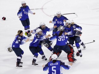 Hokejistky USA zdolali Kanadu po nájazdoch a získali olympijské zlato