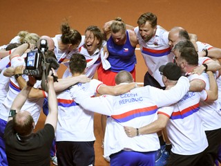 Češky postúpili do finále Fed Cupu, zahrajú si v ňom s obhajkyňami z USA