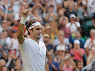 Federer postúpil do osemfinále, zápas Raonica prerušili pre nefunkčné osvetlenie