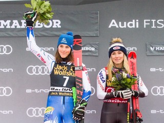 Vlhová a Shiffrinová dosiahli rovnaký čas a spoločne vyhrali obrovský slalom v Maribore
