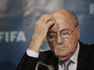 Bývalý šéf FIFA Blatter leží v nemocnici, jeho stav je vážny