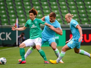 Schalke nevyhralo už dvanásť duelov v rade, Wolfsburg získal dôležité body