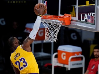 Lakers nestačil ani skvelý výkon LeBrona, Jokič si vytvoril osobné maximum