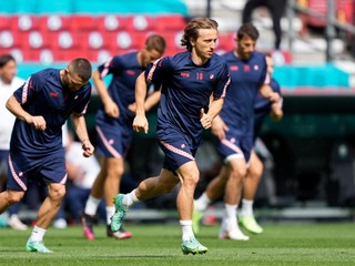 Futbalisti Chorvátska trénujú pred zápasom proti Španielsku v Kodani.