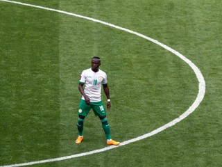 Mané bol opäť senegalským hrdinom, v Nigérii po zápase vypukli výtržnosti