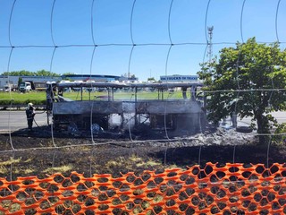 Autobus zhorel do tla. Dorastenci zo Slovenska vyviazli bez zranení