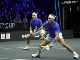 Rafael Nadal a Roger Federer počas Laver Cupu 2022.