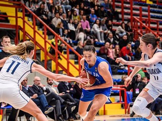 Momentka zo zápasu Taliansko - Slovensko v kvalifikácii ME v basketbale žien 2023.