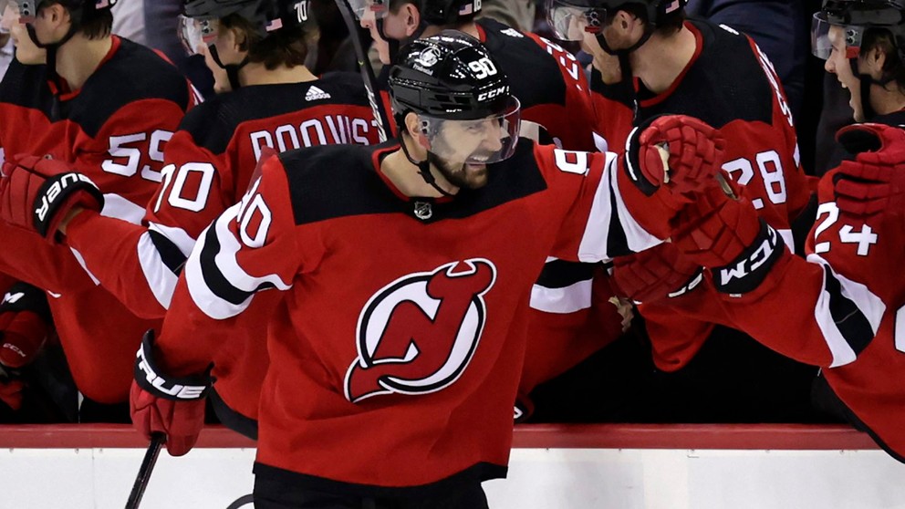 Tomáš Tatar sa v drese New Jersey Devils teší po strelenom góle.