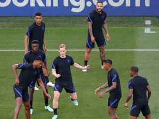 Holandskí futbalisti trénujú pred osemfinále na EURO 2020 / 2021.