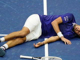 Netradičná oslava Daniila Medvedeva po triumfe na US Open.