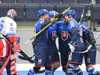 MS v hokejbale 2022: Slováci utrpeli prvú prehru, podľahli Čechom
