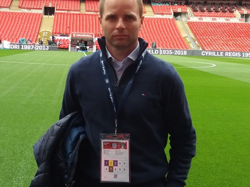 Koordinátor SFZ Tomáš Mókoš na konferencii VAR v Londýne, priamo na Wembley štadióne.