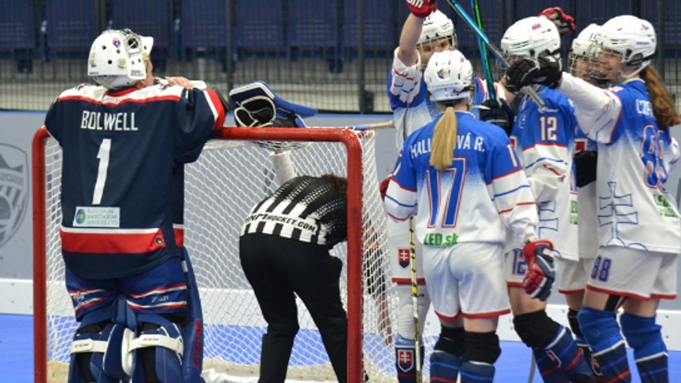 Momentka zo zápasu Slovensko - Veľká Británia na MS v hokejbale žien 2022.