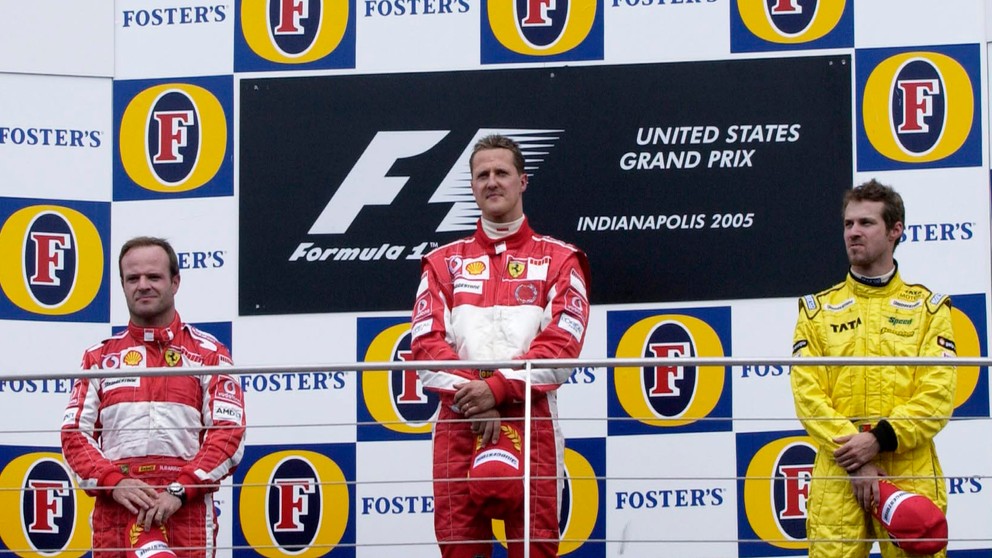 Michael Schumacher (v strede) po víťazstve na VC USA 2005. 