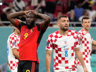 Romelu Lukaku sa chytá za hlavu v zápase proti Chorvátsku na MS vo futbale 2022.