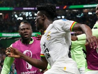 Radosť futbalistov Ghany po góle Mohammeda Kudusa.
