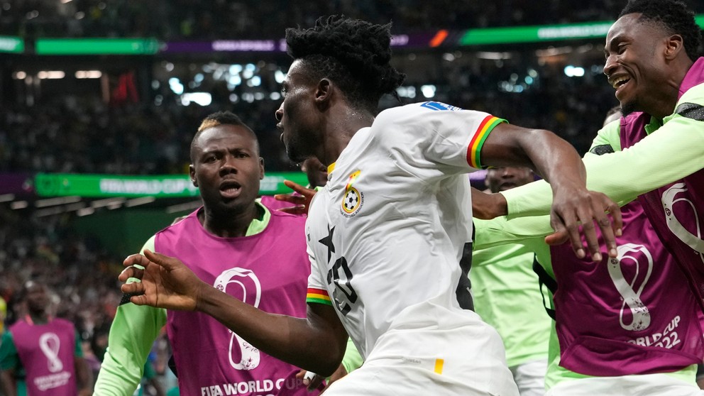 Radosť futbalistov Ghany po góle Mohammeda Kudusa.