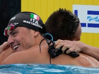 Objatie talianskych plavcov Nicola Martinenghiho a Federica Poggia na ME 2022.