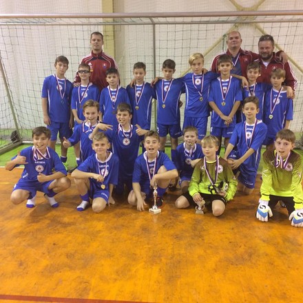 Na VI. ročníku halového turnaja „O pohár předsedy MěFS Brno-město“ náš výber U11 suverénne dominoval.