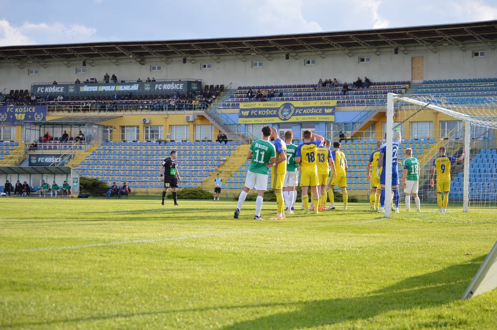 Aj v súčasnosti často zavíta na štadión Lokomotívy, kde svoje zápasy hráva FC Košice. 