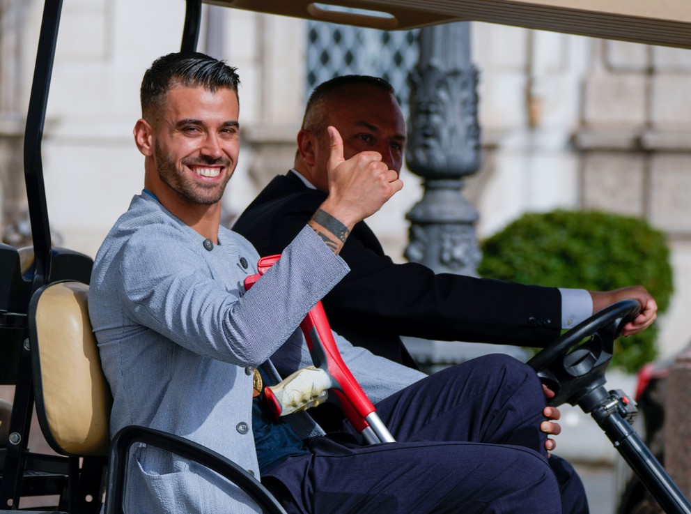 Leonardo Spinazzola počas osláv po výhre na EURO 2020.