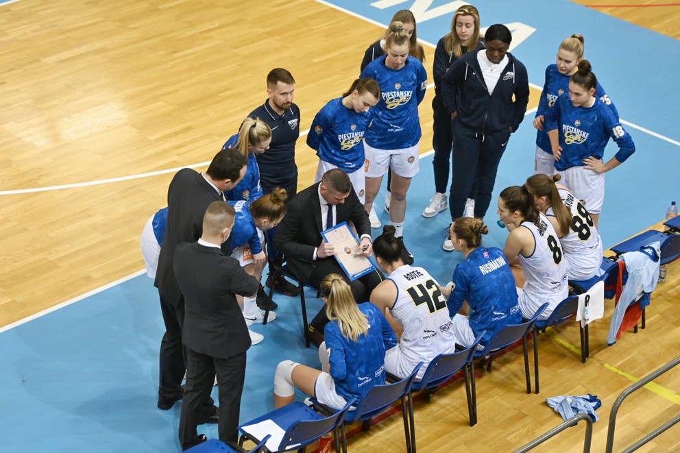 Basketball players of the chaky club Piešťanské.