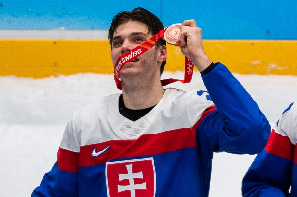 Juraj Slafkovský má za sebou prelomový rok. Ozdobil ho aj bronzovou olympijskou medailou.