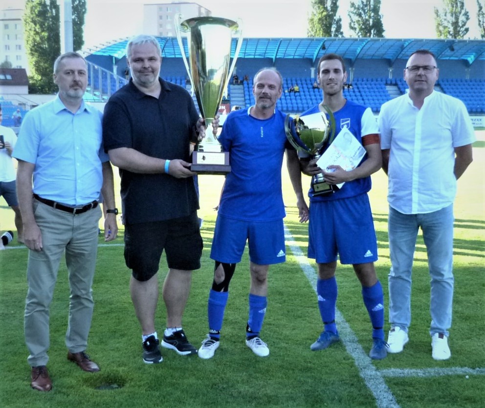 Odovzdávanie trofeje Sportika Cup.